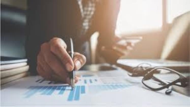 How an English Speaking Accountant in Brussels Can Simplify Accounting and Tax for Expats